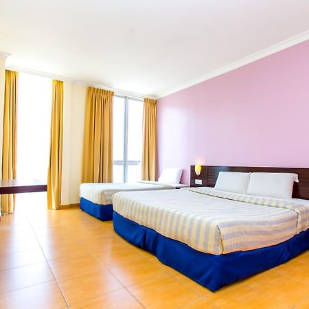 Ample Hotel Skudai Extérieur photo