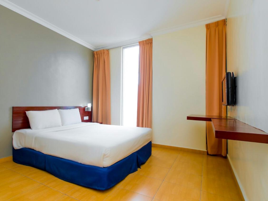 Ample Hotel Skudai Extérieur photo