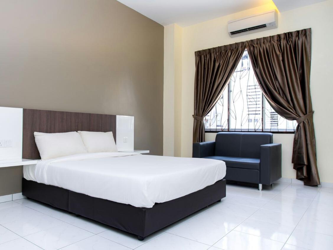 Ample Hotel Skudai Extérieur photo